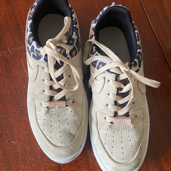 Women’s Nike shoes - Picture 2 of 6